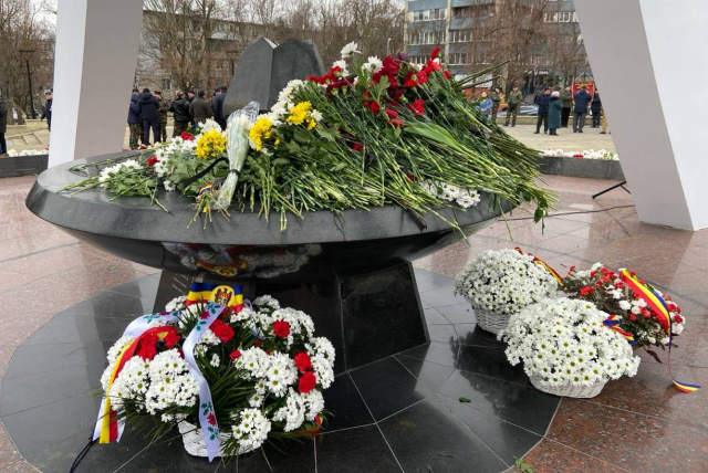 (Video) The Capital Administration has deposited flowers at Memorial Complex „Feciorilor Patriei-Sfânta Amintire”